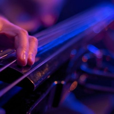Aula de Contrabaixo Acústico - Escola de Música Ritmo e Som - Banner