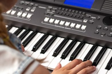 Aula de Teclado - Escola de Música Ritmo e Som - Banner